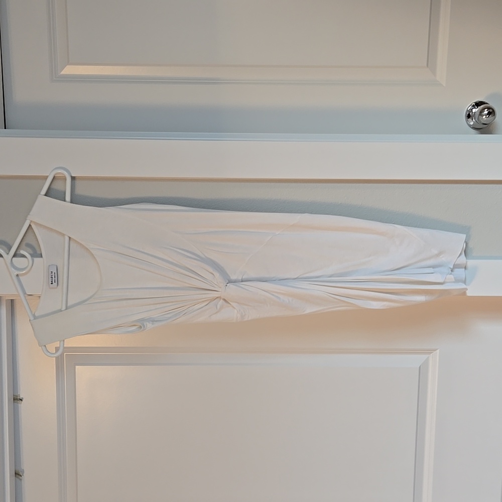 Elegant Bailey 44 white, soft, strechy knot dress (Worn once)